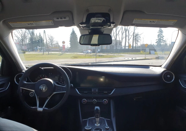 Alfa Romeo Giulia cena 83000 przebieg: 34100, rok produkcji 2017 z Legionowo małe 154
